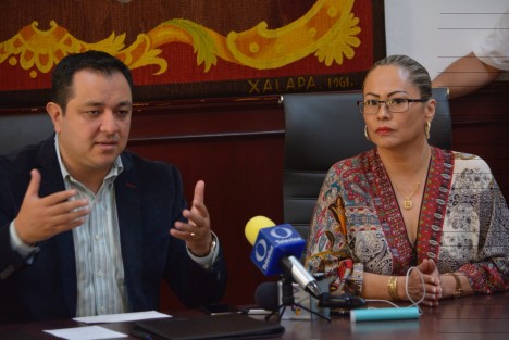 El Alcalde de la capital, Américo Zúñiga, signó convenio de colaboración con la Comisión Estatal de Derechos Humanos, encabezada por la Doctora Namiko Matzumoto, para establecer acciones para la promoción y el respeto de los derechos humanos. 
