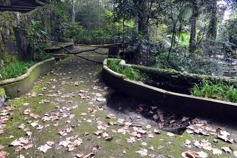 Luego de sufriera daños en parte de su estructura, el parque Los Tecajetes sigue siendo uno de los lugares preferidos de xalapeños  para visitar; el daño más visible es en la parte alta, donde las lluvias hicieron que los adoquines se reblandecieran así como un socavón.