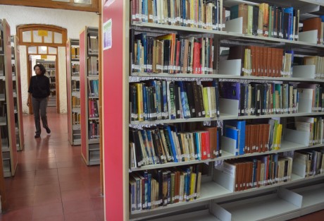 La Biblioteca de la Ciudad de Xalapa, ubicada en la calle de Juárez, en pleno corazón capitalino, desde hace años se encuentra abandonada por los gobiernos en turno; desde Dante Delgado ningún gobernador se ha parado en ese emblemático lugar.
