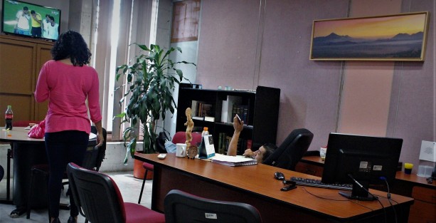 La sabiduría popular del refrán: <em>Cuando el Gato no está, los ratones hacen fiesta</em>, se representa bien en las oficinas de Fiscalización del Congreso del Estado cuando el titular, Cauhtémoc Pola, no está. 