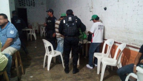 Durante este fin de semana, elementos de la Policía Estatal, Fuerza Civil y policías municipales de Yanga y Cuitláhuac, participaron en el operativo en el que se revisó que bares y cantinas de la zona trabajaran sin irregularidades; únicamente en Yanga dos personas fueron detenidas por faltas administrativas.