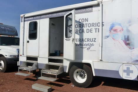 En el gimnasio de La Lagunilla se llevan a cabo las jornadas de Salud, donde participan autoridades estatales y federales,  se brindan servicios médicos en general, como: pruebas de sangre, dentista, entre otros.
