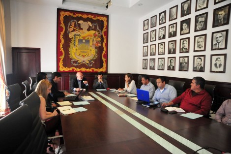 El Ayuntamiento de Xalapa colaborará con especialistas del Banco Interamericano de Desarrollo (BID) y una consultora independiente para desarrollar un proyecto de eficiencia energética en alumbrado público y edificios públicos municipales.
