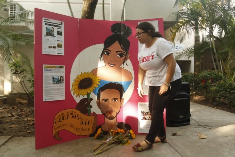 Estudiantes de la Facultad de Ciencias de la Comunicación de la UV región Veracruz -Boca del Río, realizaron una ceremonia para recordar a su compañera Génesis, quien fue asesinada hace un año. 