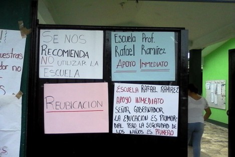 Luego de acudir a Espacios Educativos y no obtener una respuesta concreta para solucionar el problema de sus aulas, las cuales se les recomienda ya no usar, las labores en la escuela Primaria Profr. Rafael Ramírez de la Colonia 2 de Abril, fueron suspendidas durante toda esta semana, en que esperan una respuesta definitiva. 