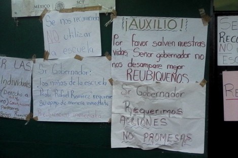 Recordando los dichos del Gobernador Miguel Ángel Yunes de dar un mejor uso a la Casa Veracruz a su llegada al Gobierno, maestros y padres de familia están planteando la posibilidad de que sean reubicados en dicho inmueble mientras su escuela es recontruída. Cabe recordar que esta escuela se encuentra a espaldas de Casa Veracruz. 