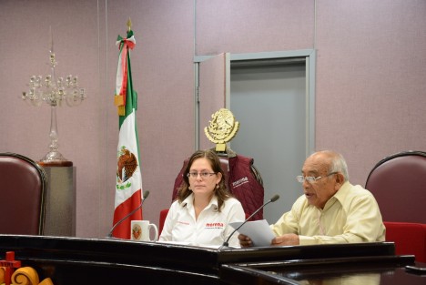 La diputada Tanya Carola Viveros Cházaro y el legislador Isaías Pliego Mancilla, presidenta y secretario, respectivamente, de la Comisión Permanente de Ciencia y Tecnología de la LXIV Legislatura,  dictaminaron viable autorizar al Ayuntamiento de Xalapa celebrar un convenio con la Fundación Conocimiento Abierto, a fin de promover acciones conjuntas que permitan fomentar la innovación ciudadana generar nuevos espacios colaborativos y nuevas perspectivas para los retos de la ciudad y la comunidad.
