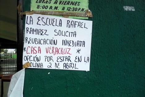 Luego de otro día más de suspensión de clases en la escuela primaria Rafael Ramírez de la Colonia 2 de Abril, padres de familia y maestros dan como opción como sede de la institución, la Casa Veracruz,  ya que los alumnos habitan en su mayría en ese barrio. 