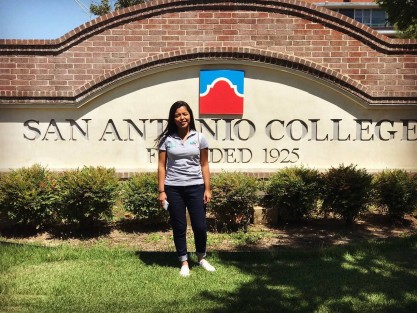 Dulce Judith Villegas Garcés, alumna de TSU en Operaciones Comerciales Internacionales de la modalidad BIS, quien está llevando a cabo sus estudios en el Alamo College, San Antonio Texas, EUA.