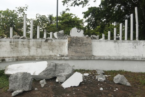 El Monumento al Músico, en la ciudad de Veracruz, está siendo demolido. La construcción que fue inaugurada en 1997, durante la administración de Roberto Bueno, y albergó durante un tiempo las estatuas de Toña La Negra y Agustín Lara. 