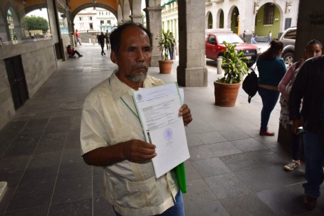 Carlos Hernández,  ciudadano integrante del Frente Veracruzano Social, pidió al Alcalde Américo Zúñiga hacer del conocimiento de la sociedad los pros y contras del gasoducto que se pretende introducir en la ciudad, pues mantener informados a los pobladores, y no en la incertidumbre, ayudaría a tomar una mejor decisión.
