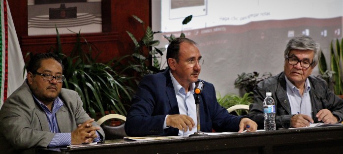 El ausente en las mesas de trabajo con derechohabientes del IPE fue el diputado del PVEM, Manuel Francisco Martínez, quien ni siquiera en sus oficinas hizo acto de presencia.  
