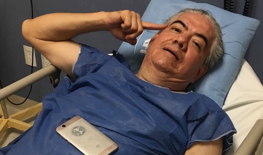 Luego de recibir atención médica por las serias heridas en la piernas que sufrió al ser asaltado, Alfonso Vázquez Cuevas fue dado de alta por los médicos, ya que está fuera de peligro. 