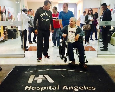 Luego de recibir atención médica por las serias heridas en la piernas que sufrió al ser asaltado, Alfonso Vázquez Cuevas fue dado de alta por los médicos, ya que está fuera de peligro. 