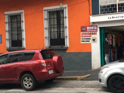Vecinos de centro de Xalapa, en la avenida Xalapeños Ilustres,  a dos cuadras del Cuartel de Policía, también organizan su propia vigilancia, ante la falta de confianza en efectivos de la SSP.