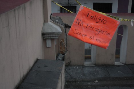 No sólo las escuelas de Xalapa presentan daños en su estructura luego de los sismos de septiembre, la iglesia de San José, una de las más antiguas de la capital, también presenta daño; el más visible en el muro del atrio, el cual se ha acordonado.