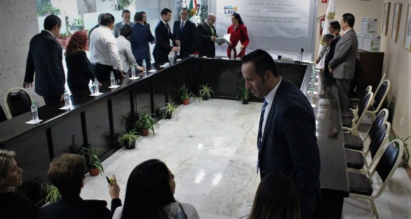 La LXIV Legislatura de Veracruz, a través de la Comisión Permanente de Vigilancia, presidida por el diputado Juan Manuel de Unánue Abascal, recibió del titular del Órgano de Fiscalización Superior del Estado (ORFIS) el Informe de Resultados de la Cuenta Pública 2016, en cumplimiento al artículo 51 de la Ley de Fiscalización Superior y Rendición de Cuentas del Estado. 
