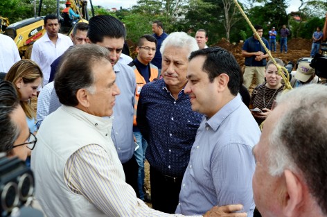 El Ayuntamiento de Xalapa dejará listo, tal y como lo ha solicitado el Gobierno del Estado y con el acuerdo de la administración municipal entrante, la creación de la nueva policía municipal, ya que la seguridad es una de las demandas más sensibles de la población, así lo aseguró el alcalde Américo Zúñiga Martínez. 