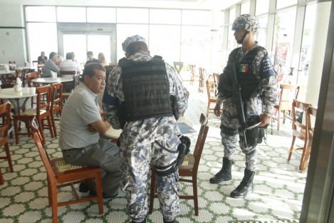 Una reconocida doctora de la ciudad de Veracruz, estuvo a punto de ser detenida por policías ministeriales que argumentaron estar cumpliendo con una orden de aprehensión. Sin embargo, todo fue una confusión.