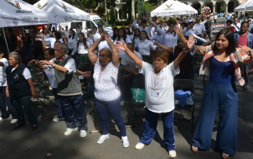 La titular de SEDESOL en Veracruz, Indira Rosales San Román, acudió al evento con motivo del Día Mundial de la Alimentación, en donde realizó activación con los adultos mayores. 