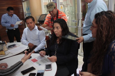 Integrantes de la Comisión Estatal para la Atención y Protección de los Periodistas, acusaron a la diputada María Josefina Gamboa, de estar actuando con desconocimiento al tratar de modificar la Ley de dicha comisión. Con documentos, refutaron los dichos de la legisladora panista sobre el presupuesto que se maneja y otras de las atribuciones legales de la CEAPP. 