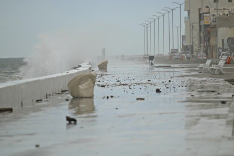 La playa de Villa del Mar en Veracruz, fue cerrada debido a las marejadas que provocaron los vientos del norte. Los palaperos consideran que tendrán importantes pérdidas económicas al no poder siquiera instalar mesas y sillas en la zona de playa.