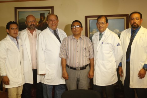 Médicos de la especialidad de Nefrología del Hospital de Alta Especialidad de Veracruz, dieron a conocer el éxito de una cirugía denominada Nefrectomía Radical Laparoscópica practicada en un paciente adulto y que consistió en extirparle un tumor alojado en uno de los riñones.
