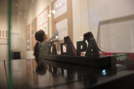 Este lunes fue inaugurada en el Centro Recreativo Xalapeño la exposición del artista gráfico Carlos González, El Samurai, <em>Antes de que muera</em>, que incluye acuarela, diseño y fotografía, que en su mayoría ha realizado para el Ayuntamiento de Xalapa. 