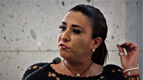 La legisladora Mariana Dunyaska García Rojas, presentó un Anteproyecto con punto de acuerdo en el que exhorta a la Universidad Popular Autónoma de Veracruz (UPAV), a la SEV)y la Fiscalía General del Estado; a que brinden apoyo a los estudiantes y egresados del Colegio de Derecho y Juicios Orales (COLDER), para la resolución de la problemática relacionada con la obtención de sus títulos y cédulas profesionales.