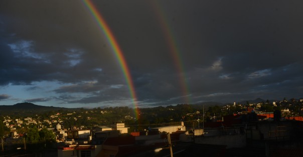Un arcoiris doble se pudo apreciar se pudo apreciar en el gran parte de la ciudad de Xalapa la mañana de este miércoles.