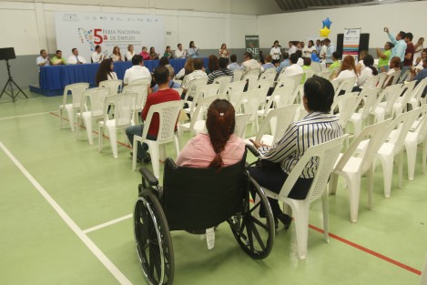 Se llevó a cabo la 5 Feria Nacional de Empleo para Personas con Discapacidad y Adultos Mayores en el que participaron el Servicio Nacional de Empleo, el gobierno municipal y el sector empresarial. Los presidentes de COPARMEX y CANACO no asistieron al evento ni montaron stands de vinculación laboral para este sector.