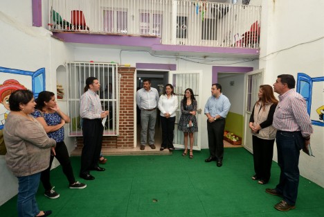 El alcalde Américo Zúñiga Martínez realizó un recorrido por el Centro Asistencial de Desarrollo Infantil (CADI) profesora María Dolores Flores Morales, para supervisar el correcto funcionamiento de la institución regida por el Sistema Municipal para el Desarrollo Integral de la Familia (DIF) y atender sus necesidades educativas y de infraestructura.