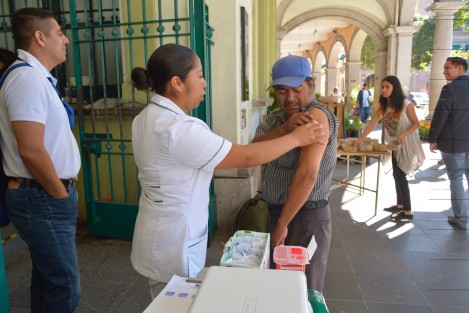 Inició la campaña de vacunación contra la influenza, por lo que se han instalado diversos módulos en el centro de la ciudad como el Palacio Municipal o la calle Enríquez, para que la ciudadanía se aplique la vacuna y evite la enfermedad que en temporada invernal aumenta.