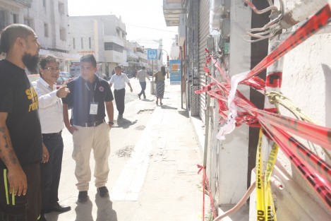 El delegado del INAH, Esteban Rodríguez, aseguró que se está realizando el peritaje sobre la causa que originó el colapso de un edificio en la avenida 5 de Mayo. Además, el funcionario indicó que existen 80 edificios en riesgo de colapsar en el primer cuadro del centro histórico. 