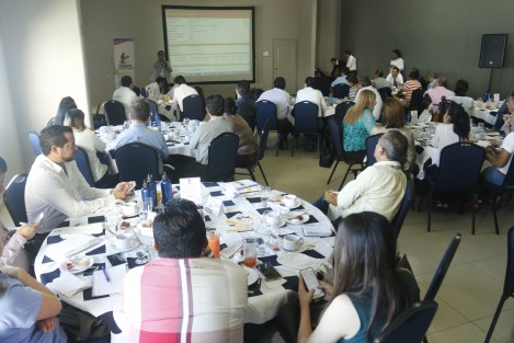 El Administrador Local del Servicio de Administración Tributaria (SAT), José Luis Bautista Hernández, ofreció la conferencia <em<¿Cuáles son las últimas modificaciones de la Factura Electrónica?</em> a socios de COPARMEX durante el denominado desayuno empresarial.