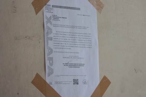 Como parte del operativo por Día de Muertos del Ayuntamiento de Xalapa, se notificó hace unos día a los comerciantes del mercado Jáuregui, que no se permitiría la instalación de puestos afuera del mercado. 