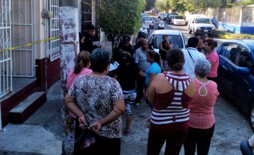 La profesora Marlene Avendaño Nieto fue hallada muerta la tarde de este viernes en su domicilio del infonavit Santa Margarita,en Córdoba, Ver.. Estaba amarrada y presentaba huellas de violencia. Se había reportado su desaparición desde el jueves por la tarde. 