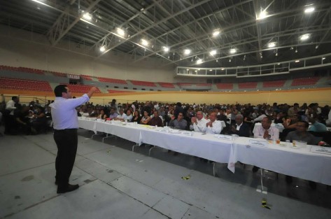 <em>Ha sido un honor y un privilegio trabajar por el engrandecimiento de nuestra capital al lado de ustedes, el mejor equipo de trabajo de Veracruz</em>, expresó el alcalde Américo Zúñiga Martínez a los tres mil 210 empleados del Ayuntamiento de Xalapa, al encabezar, por cuarto año consecutivo, la celebración por el Día del Empleado Municipal. 