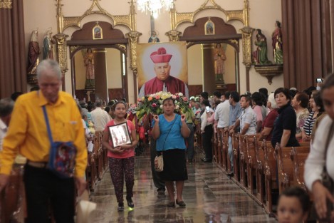 Las coloridas peregrinaciones ingresaron a la Catedral y hasta la tumba de San Rafael Guízar, para dar gracias por las bendicones recibidas durante un año más.
