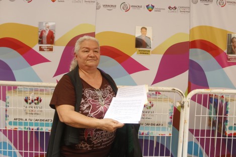 La maestra Nohemí Palomino asistió al Comité del Carnaval para registrarse como candidata a Reina del Carnaval de Veracruz 2018,esto considerando que en la convocatoria no se especifica edad ni estado civil de las aspirantes. 