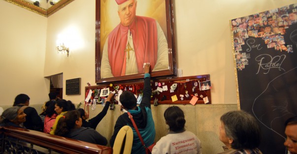 Al igual que cada 24 de octubre, los fieles peregrinan desde la noche deldía 23, solos o en grupo hacia la tumba del Obispo Santo, a pedir su interseción para algún milagro, o bien para agradecerla por haberlo recibido. 