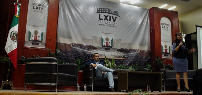 Diputados panistas también enseñaron a los estudiantes cómo escabullirse de las sesiones, y que aún así les paguen jugosos salarios.  