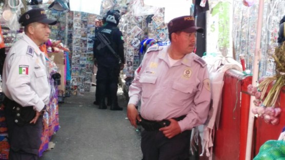 De varios impactos de proyectil de arma de fuego, fue asesinado la mañana de este miércoles un vendedor de discos piratas cuando se encontraba en su puesto ubicado a un costado del mercado Revolución de la ciudad de Córdoba, los agresores logran escapar.