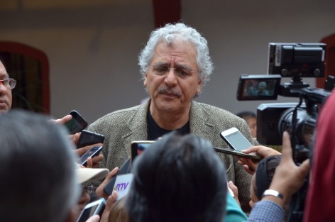 Hipólito Rodríguez agregó que no hay necesidad de que adultos mayores saquen una nueva credencial para obtener el descuento, bastará con que se identifiquen. Además que no ve necesidad de adelantar el pago si esos recursos los administrará el nuevo Ayuntamiento.

