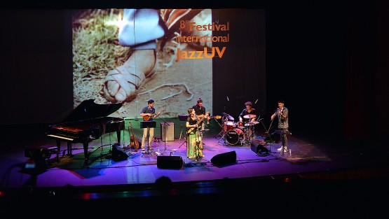 Por más de dos horas la cantautora Marta Gómez se presentó en Teatro del Estado como parte  del 8º Festival  Internacional JazzUV,  donde interpretó algunos de sus éxitos como: Para la Guerra Nada, Ritualitos, y Carnavaleando, entre otros.
