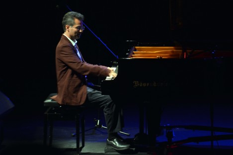 En el segundo día de actividades del 8º Festival Internacional JazzUV se presentó con el éxito de siempre, Edgar Dorantes Trío, en la sala Emilio Emilio Carballido del Teatro del Estado.