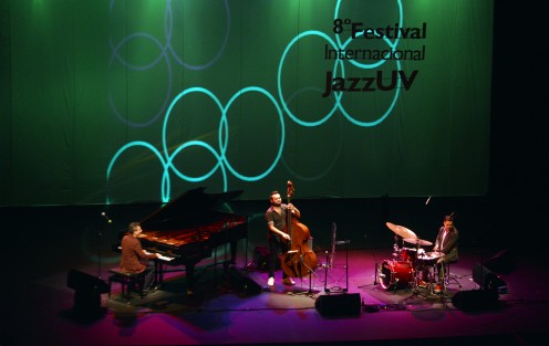 En el segundo día de actividades del 8º Festival Internacional JazzUV se presentó con el éxito de siempre, Edgar Dorantes Trío, en la sala Emilio Emilio Carballido del Teatro del Estado.