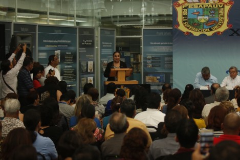 El gobernador de Veracruz, Miguel Ángel Yunes Linares, inauguró los trabajos del XX Congreso Estatal del FESAPAUV. La rectora de Universidad Veracruzana, Sara Ladròn de Guevara, acudió como invitada.