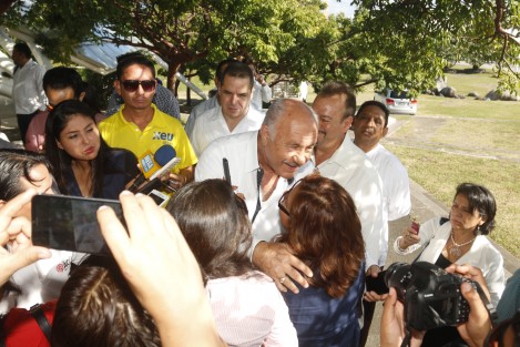 El dirigente del FESAPAUV, Enrique Levet Orozpe, negó que haya habido saqueo en las arcas de IPE; el recurso se gastó en pago de pensiones, afirmó. Eldéficit enel Instituto se debe al desequilibrio entrepensionados y trabajadores activos. 