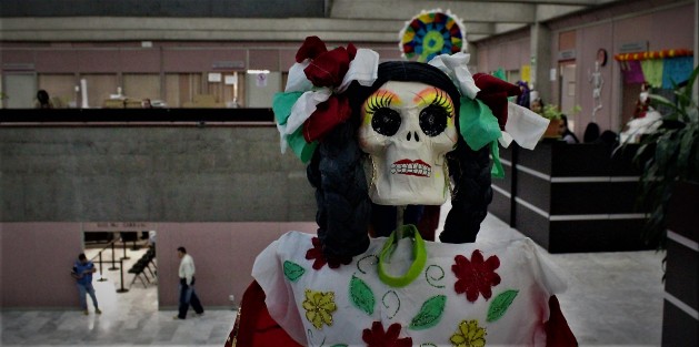 Otras de las calaveras que se ven en el Palacio Legislativo.